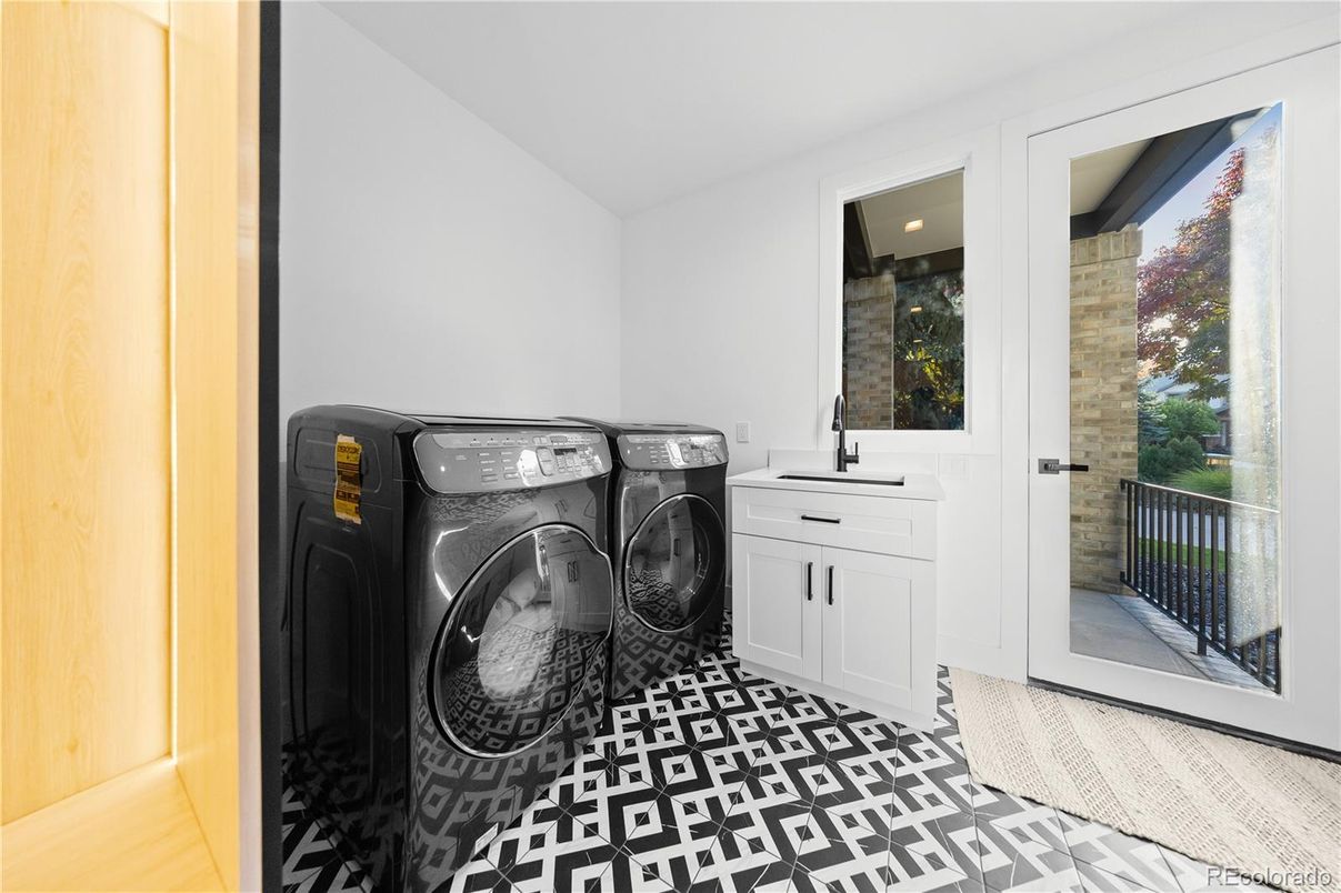 Interior, Washer