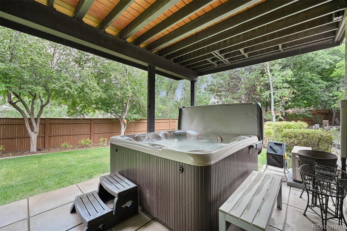 Exterior, Hot Tub