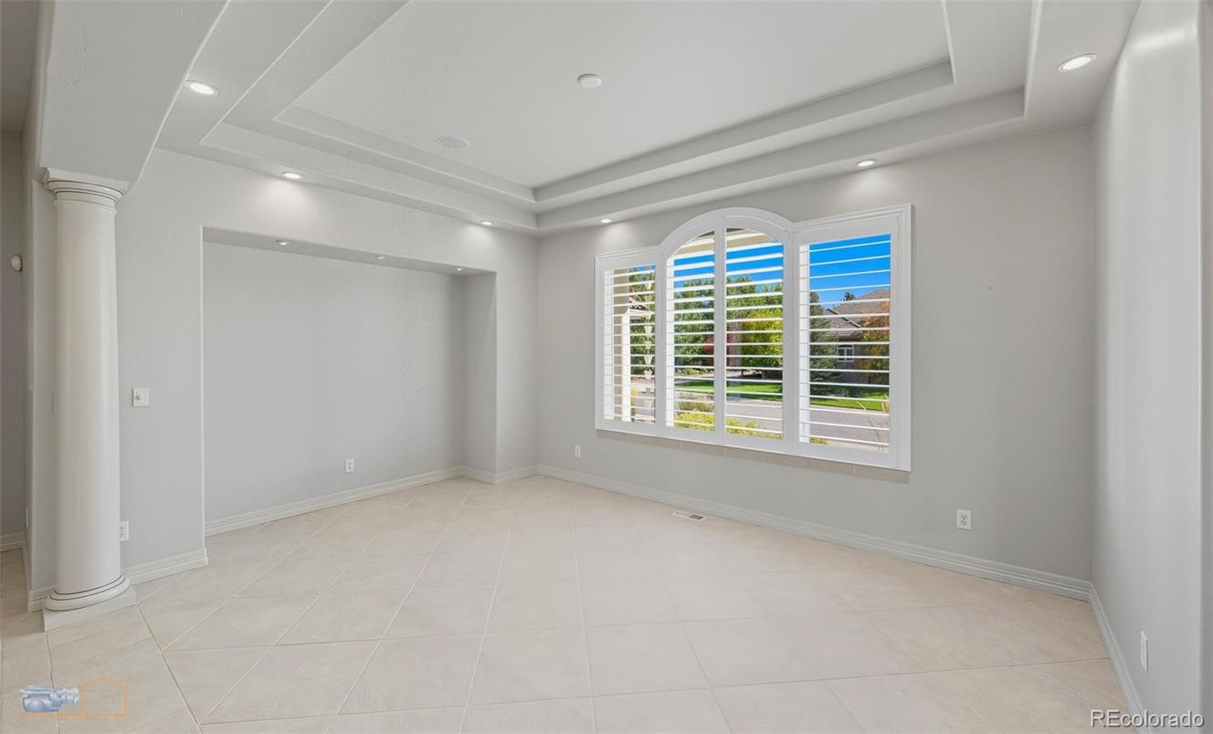 Empty room, Interior, Recessed Lighting