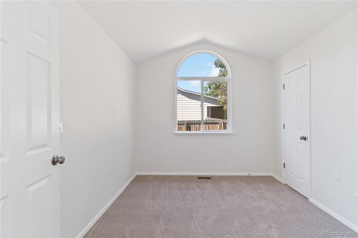 Empty room, Interior