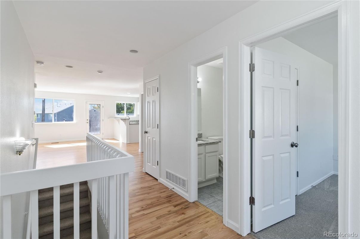 Bathroom, Interior, Recessed Lighting, Wood Texture Flooring