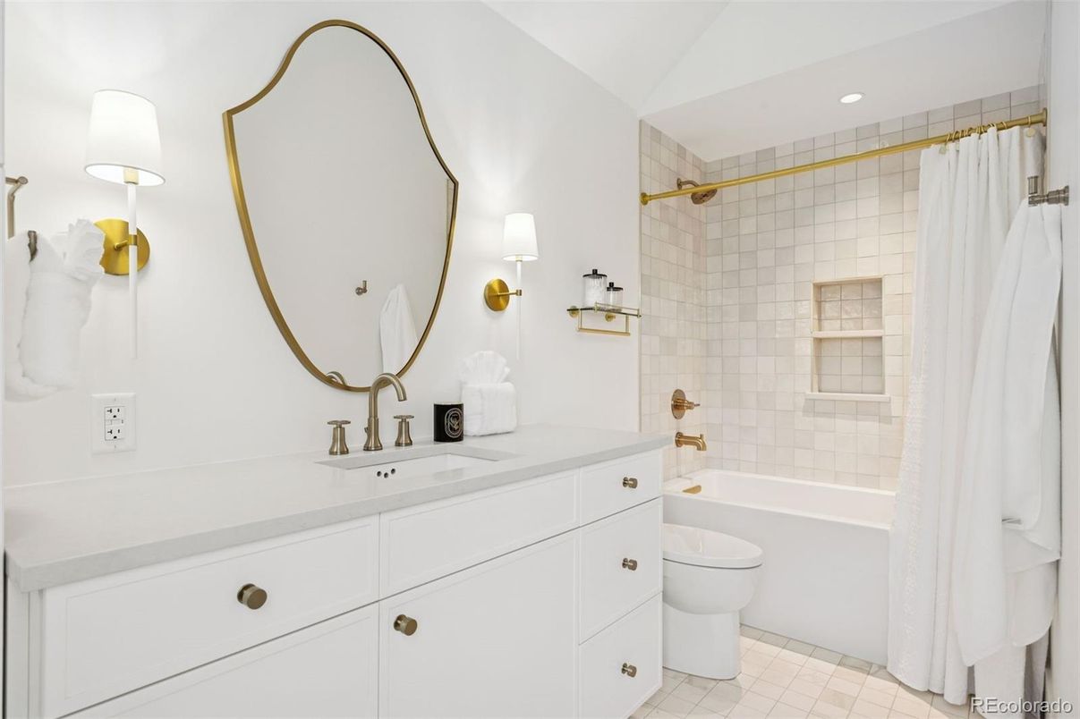 Bathroom, Interior, Recessed Lighting
