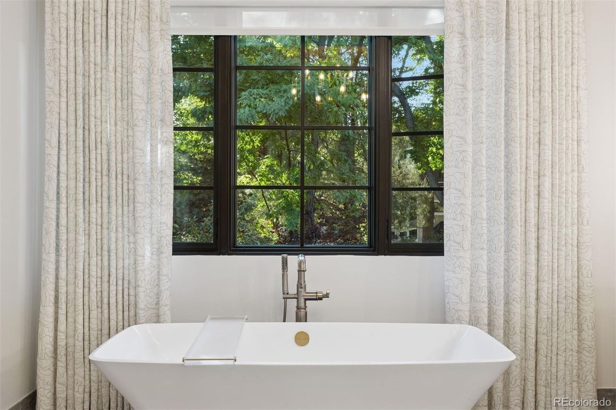 Bathroom, Free Standing Baths, Interior