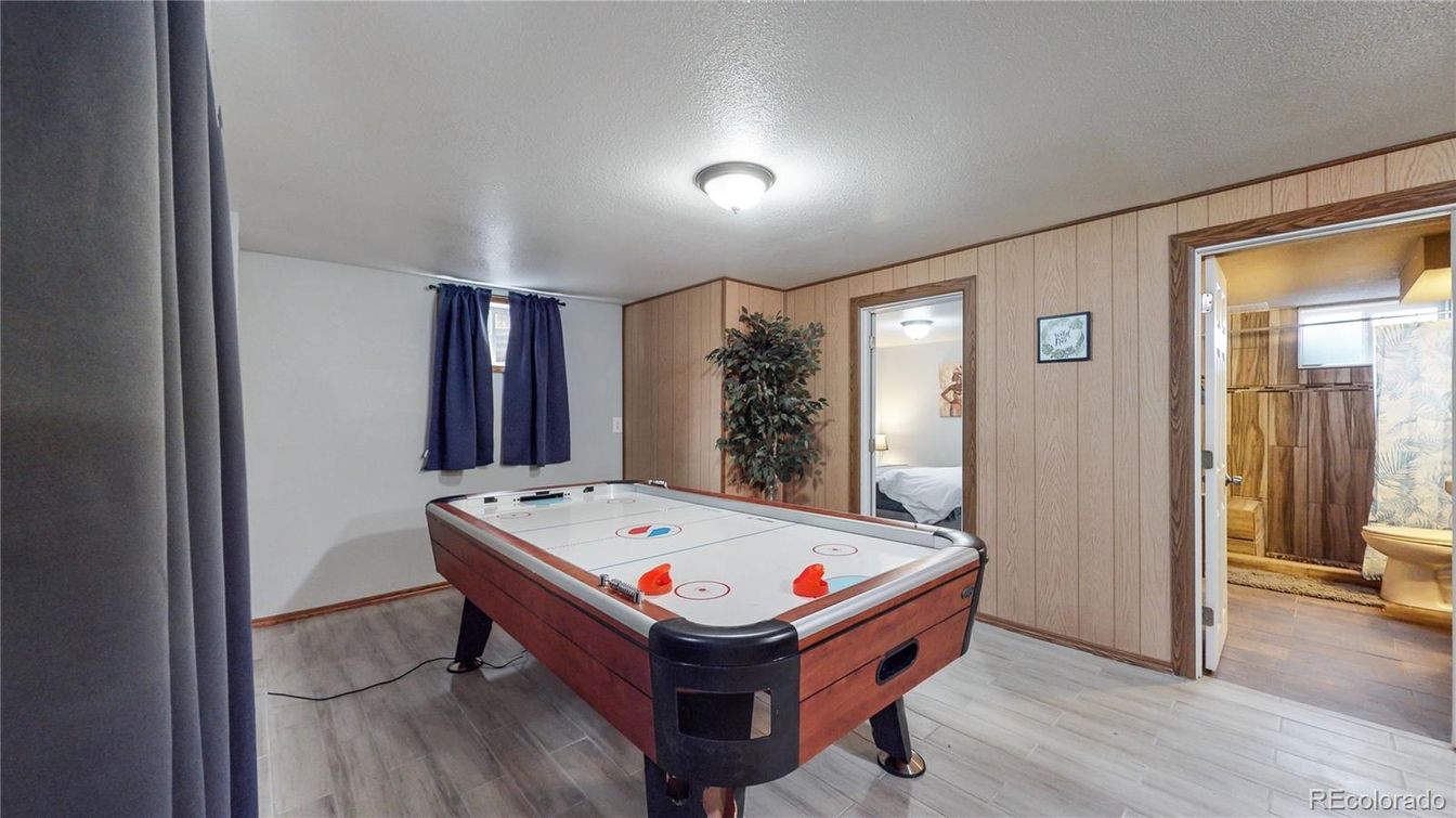 Game Room, Interior, Wood Texture Flooring