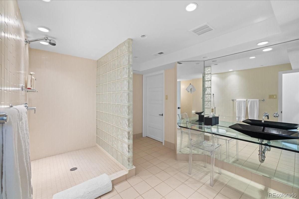 Bathroom, Interior, Recessed Lighting