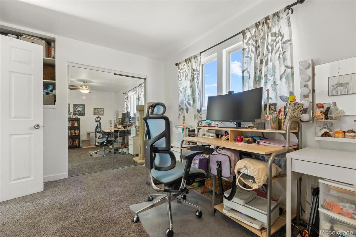 Home Office, Interior