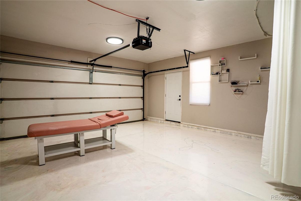Garage, Interior