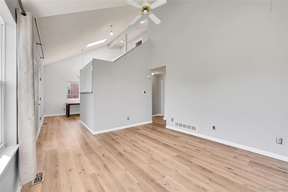 Empty room, Interior, Pendant Lights, Wood Texture Flooring
