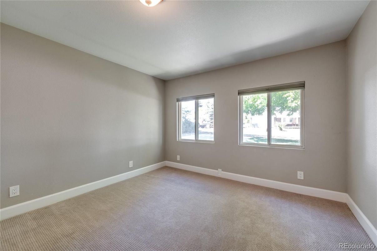 Empty room, Interior