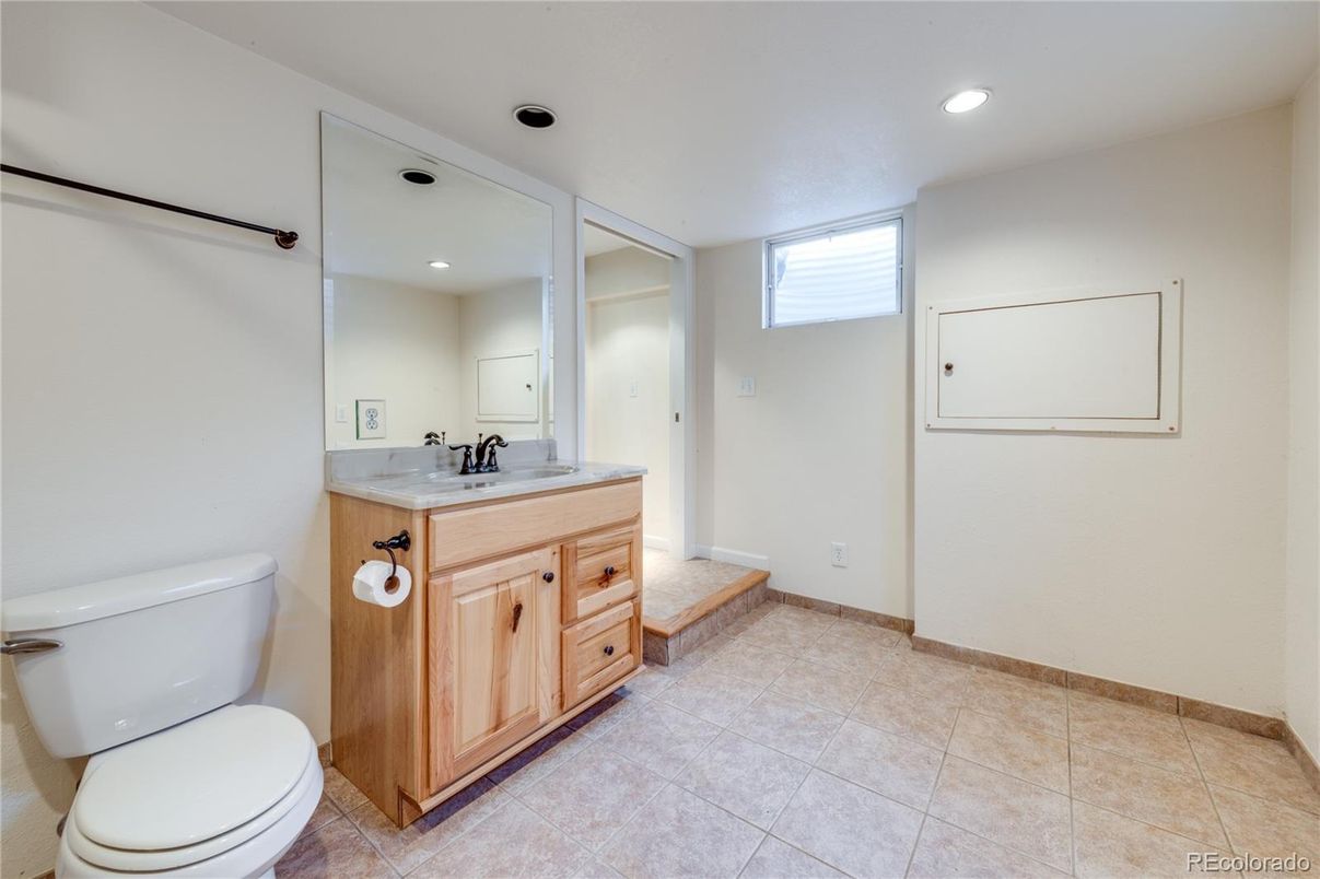 Bathroom, Interior, Recessed Lighting