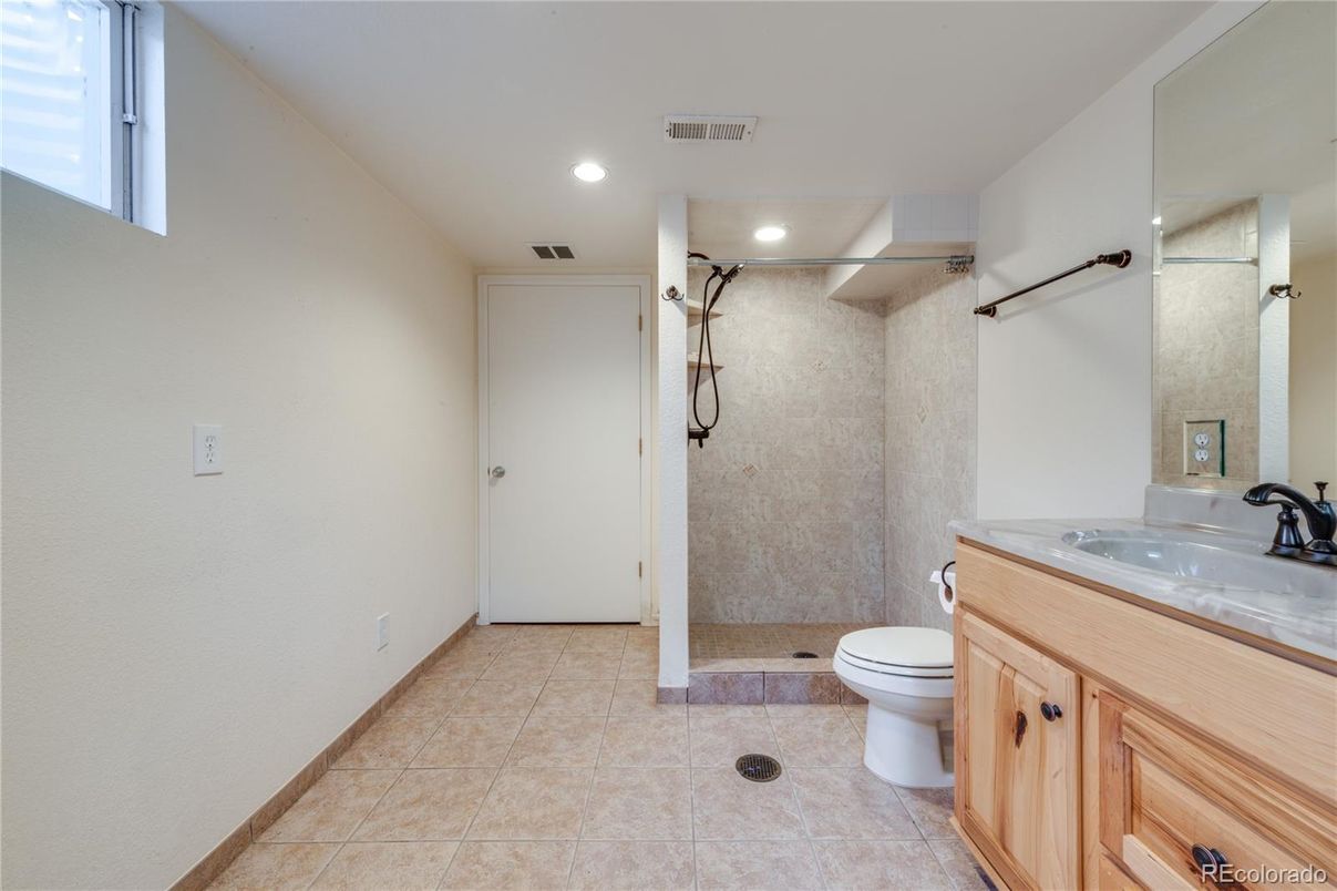 Bathroom, Interior, Recessed Lighting