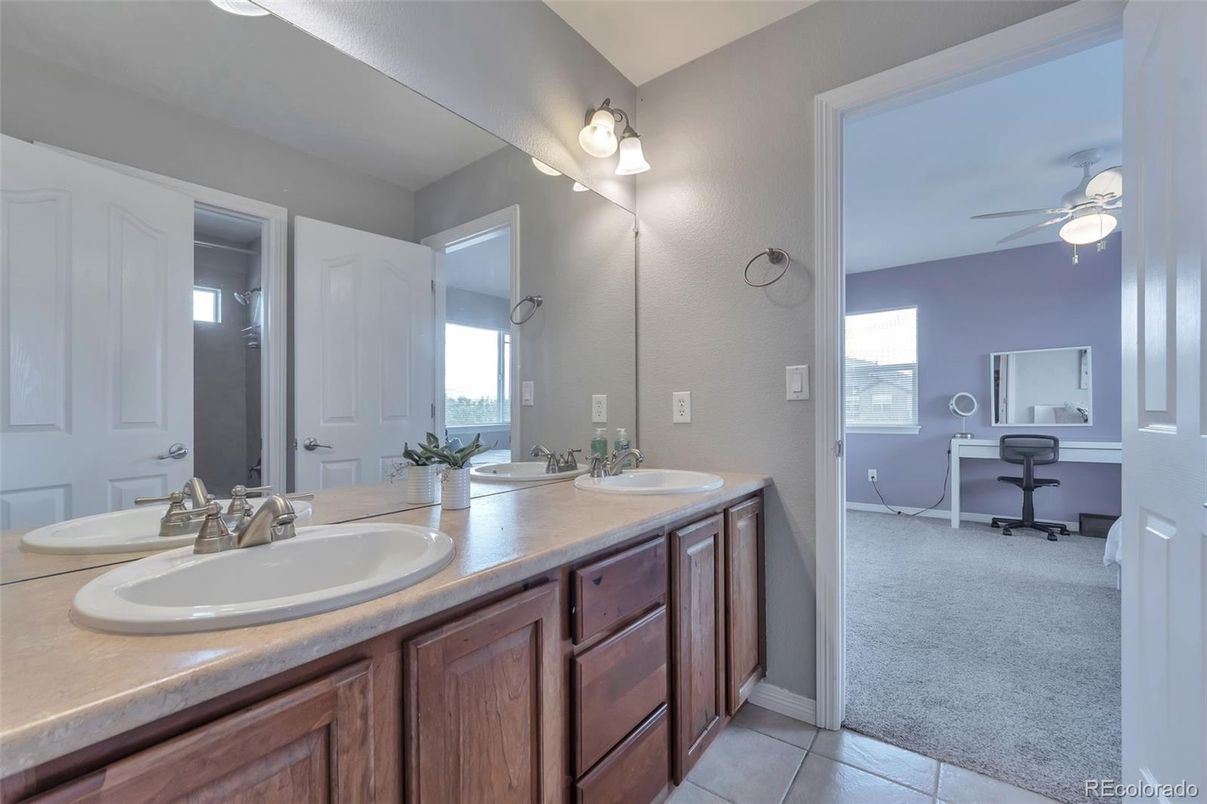 Bathroom, Dual Sink Vanities, Interior