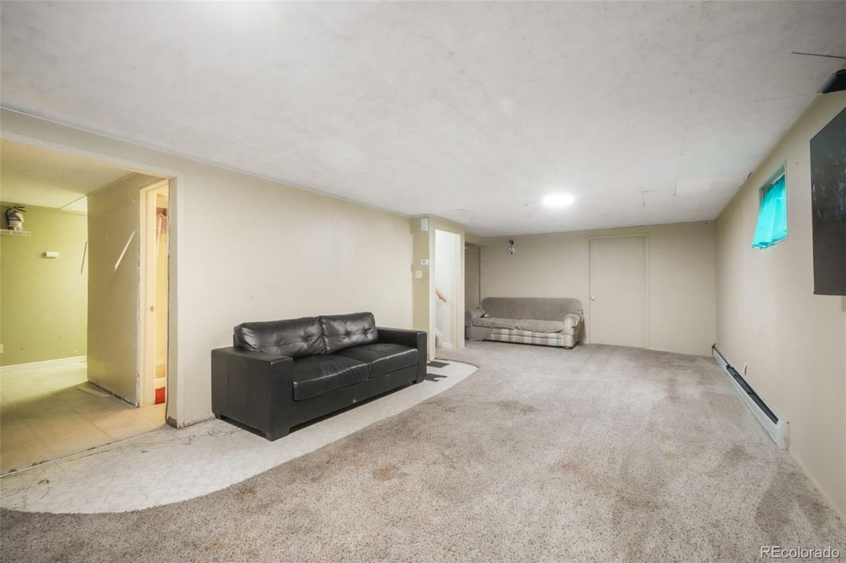 Empty room, Interior, Recessed Lighting