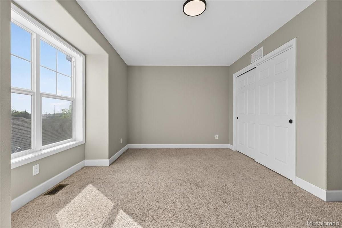 Empty room, Interior