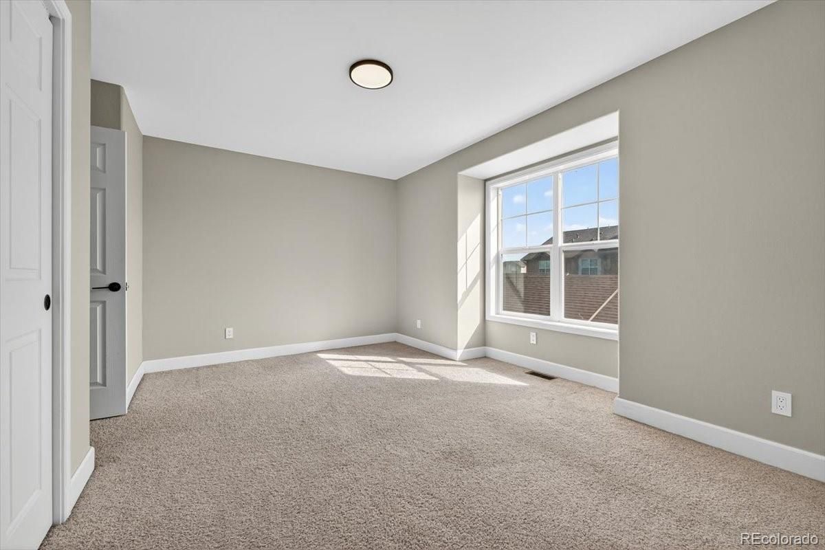 Empty room, Interior