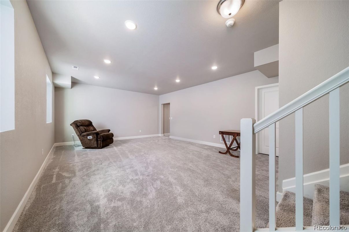 Empty room, Interior, Recessed Lighting