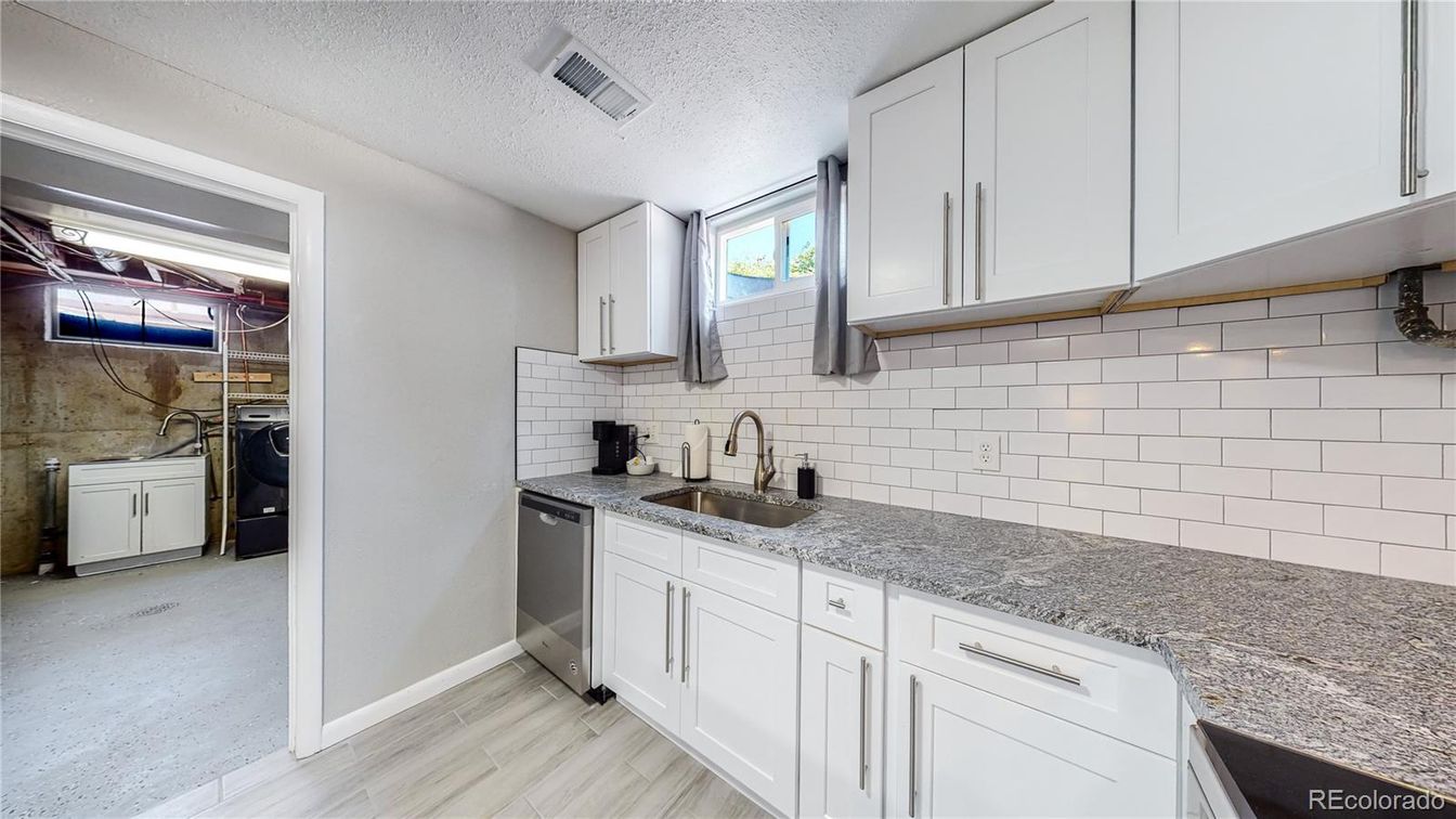 Interior, Kitchen, Washer, Wood Texture Flooring