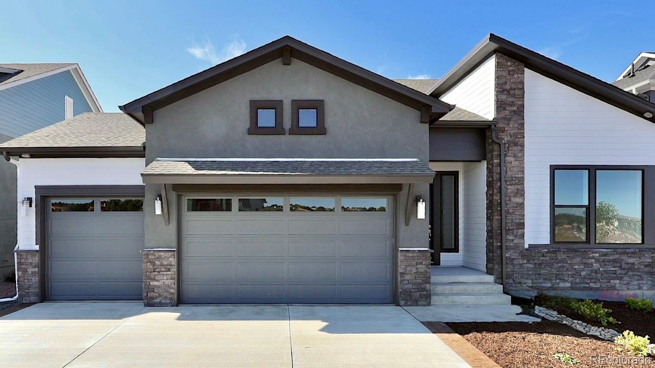 Attached, Exterior, Facade, American Craftsman