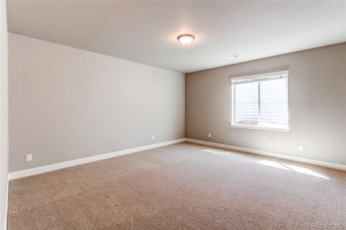 Empty room, Interior