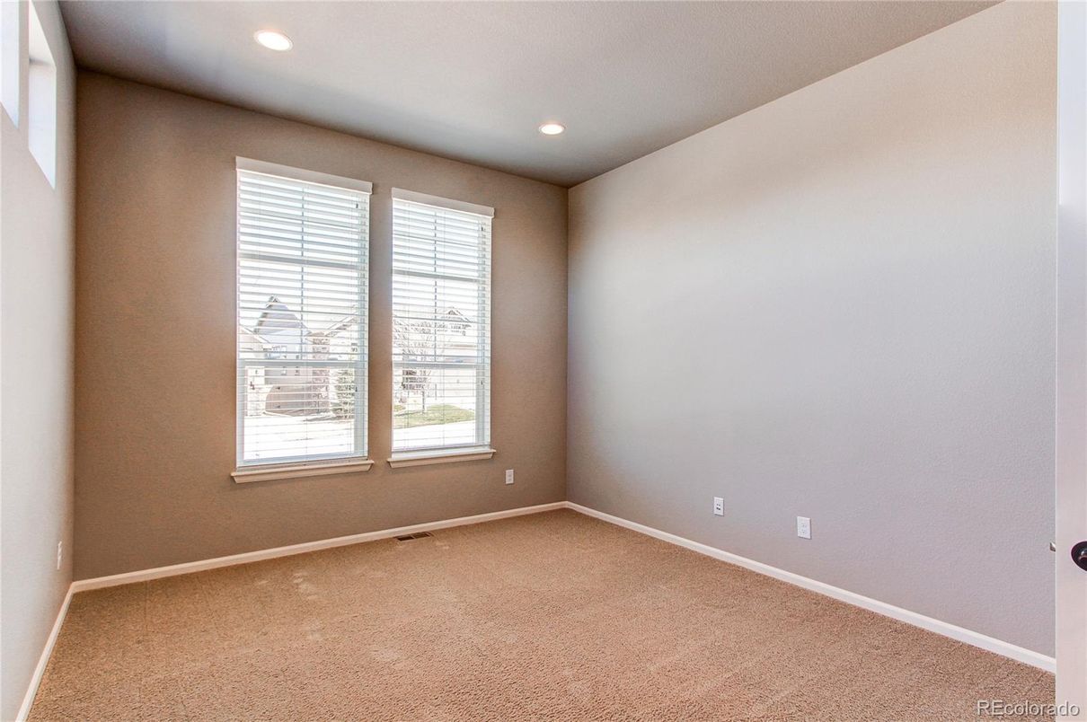 Empty room, Interior, Recessed Lighting