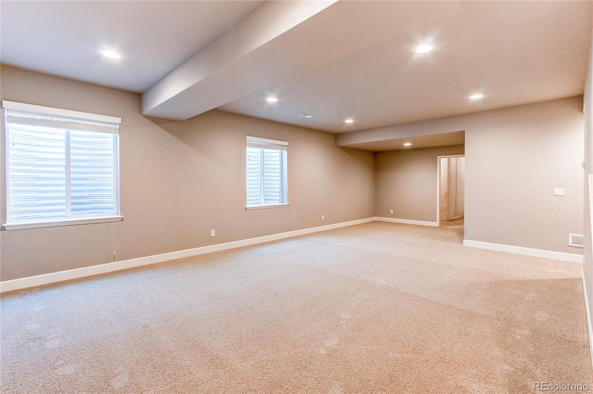 Empty room, Interior, Recessed Lighting