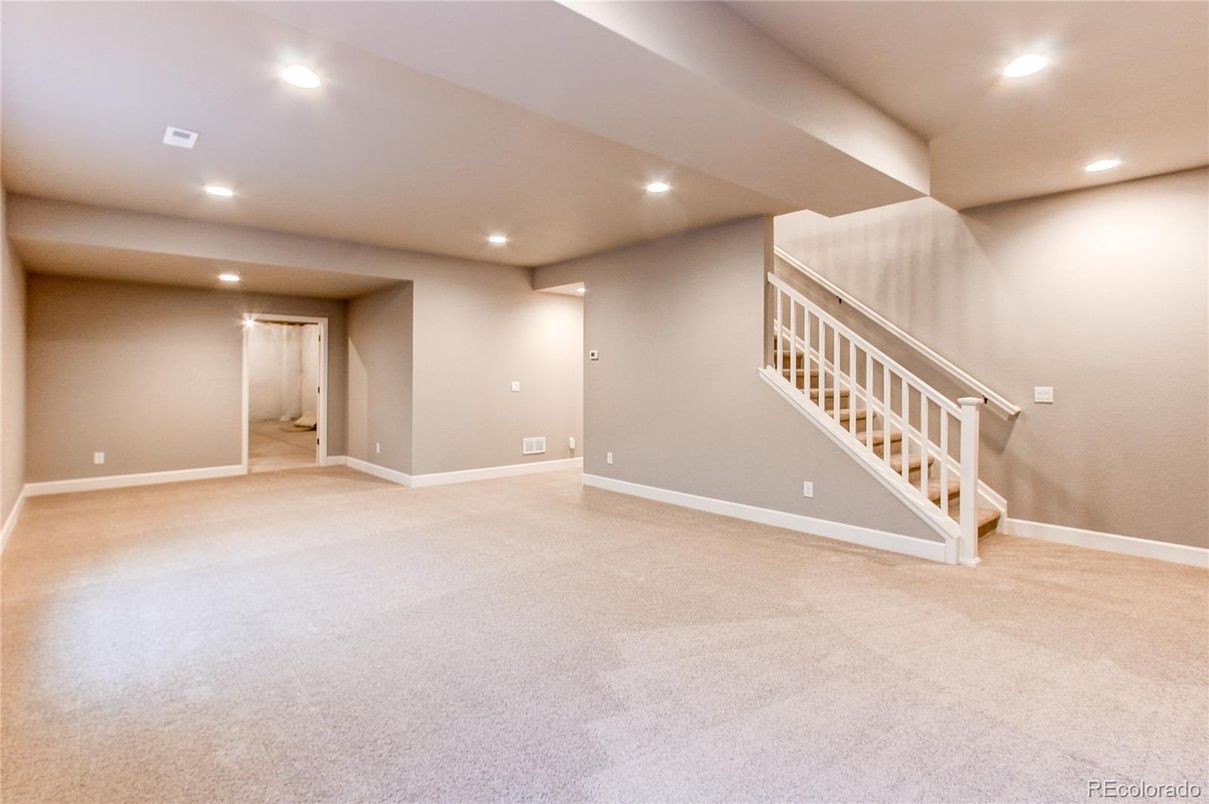 Empty room, Interior, Recessed Lighting