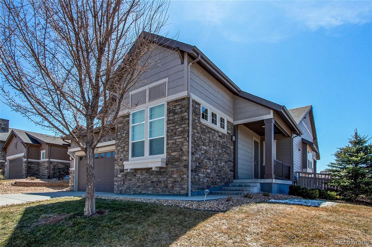 Attached, Exterior, Facade, American Craftsman