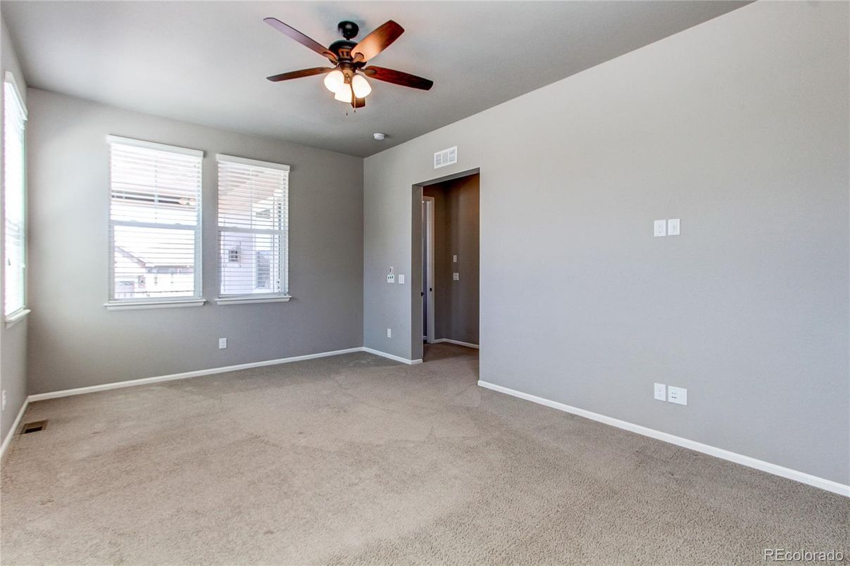 Empty room, Interior