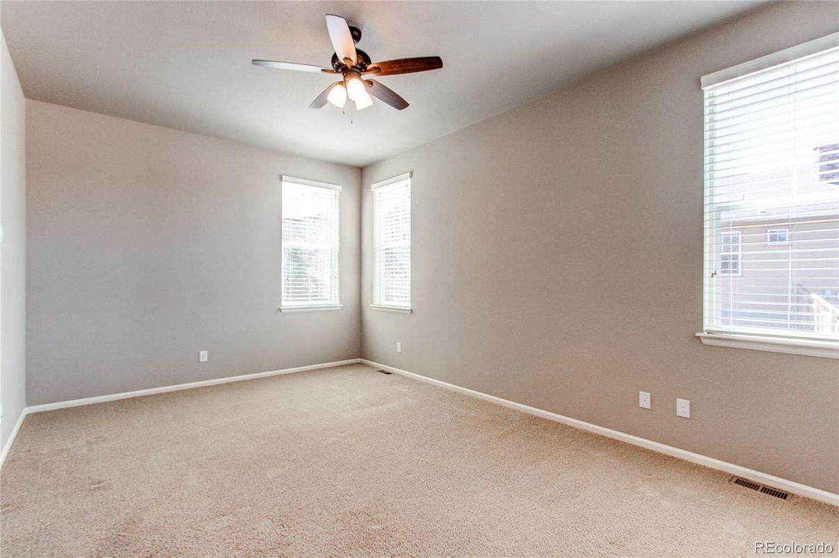 Empty room, Interior