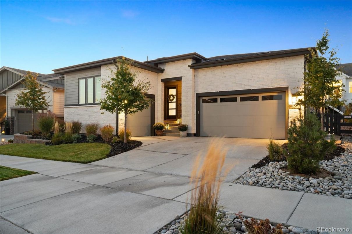 Attached, Exterior, Facade, Modern