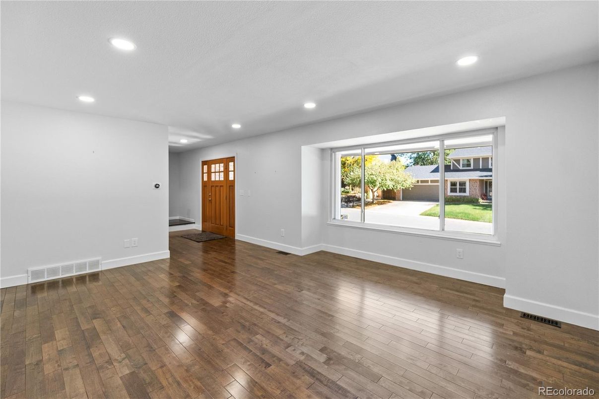 Empty room, Interior, Recessed Lighting, Wood Texture Flooring