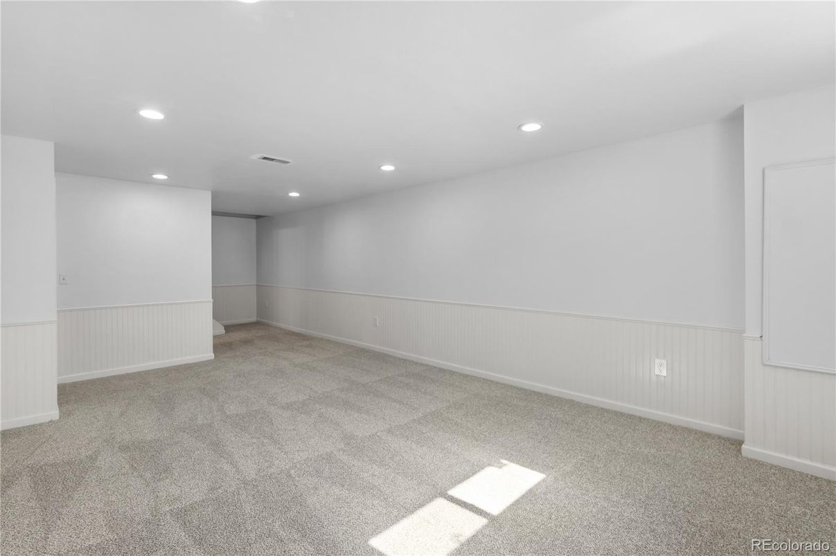 Empty room, Interior, Recessed Lighting