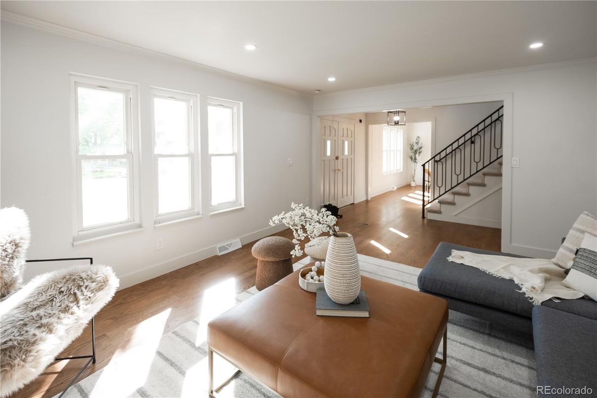 Interior, Living room, Recessed Lighting, Wood Texture Flooring