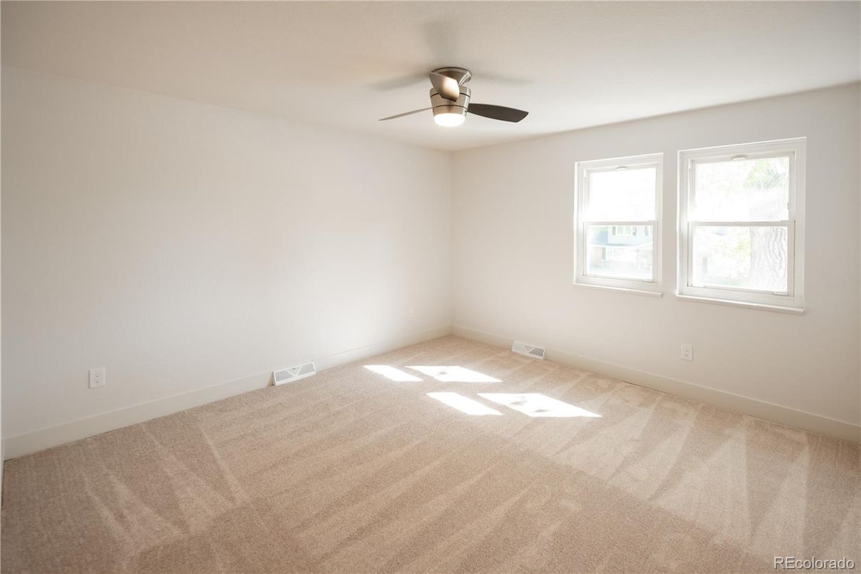 Empty room, Interior