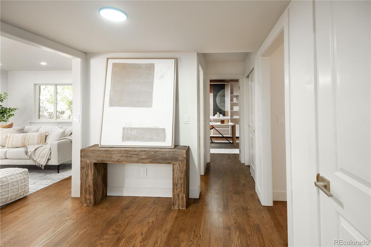 Interior, Recessed Lighting, Wood Texture Flooring