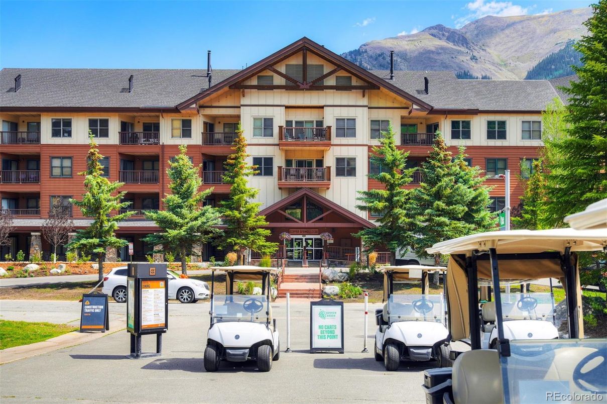 Exterior, Facade, Condo Building