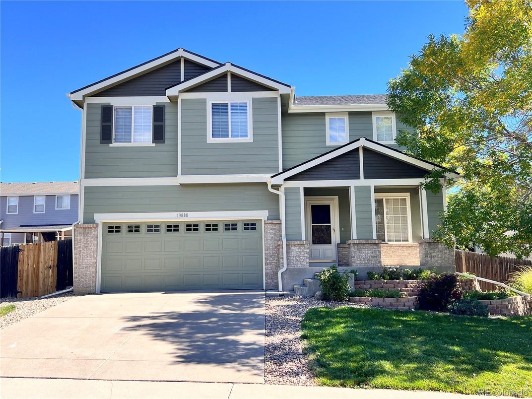 Attached, Exterior, Facade, American Craftsman