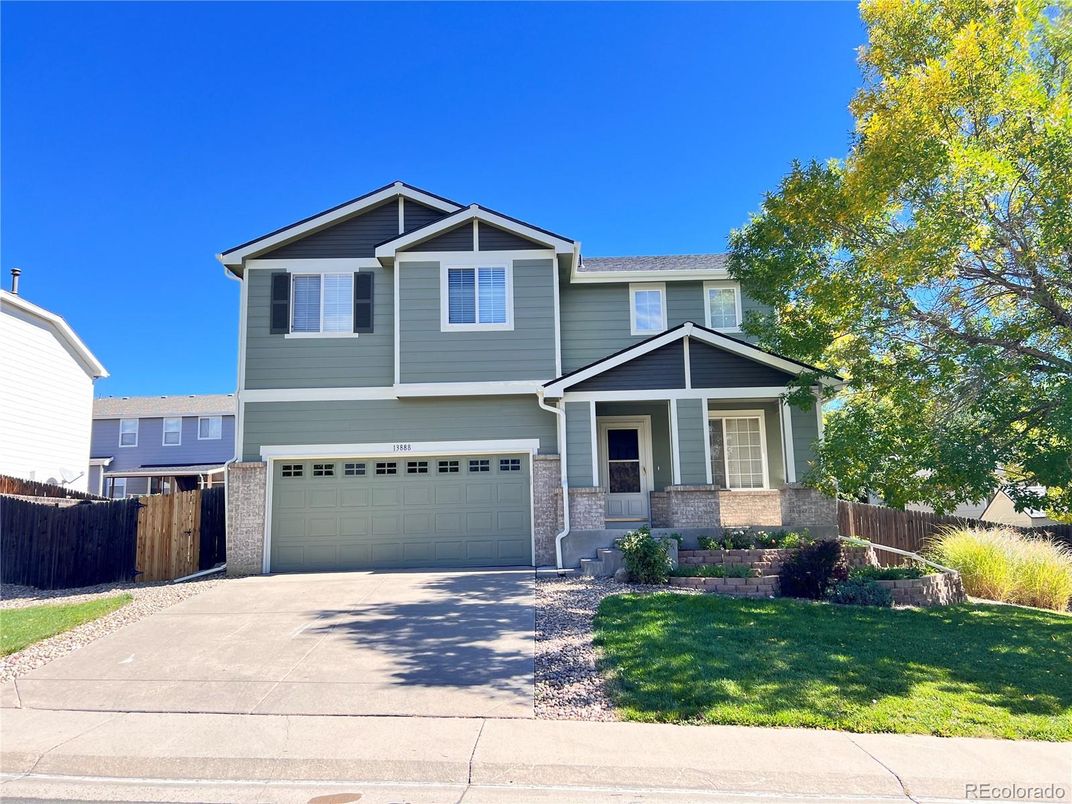 Attached, Exterior, Facade, American Craftsman