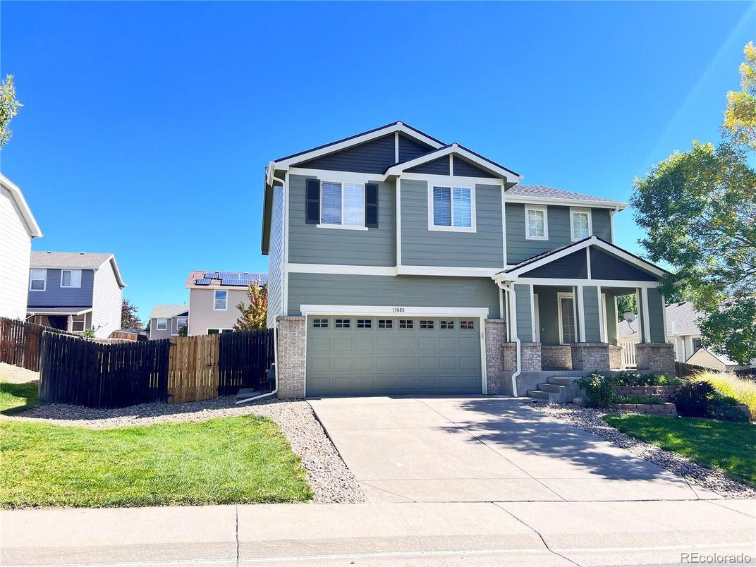 Attached, Exterior, Facade, American Craftsman