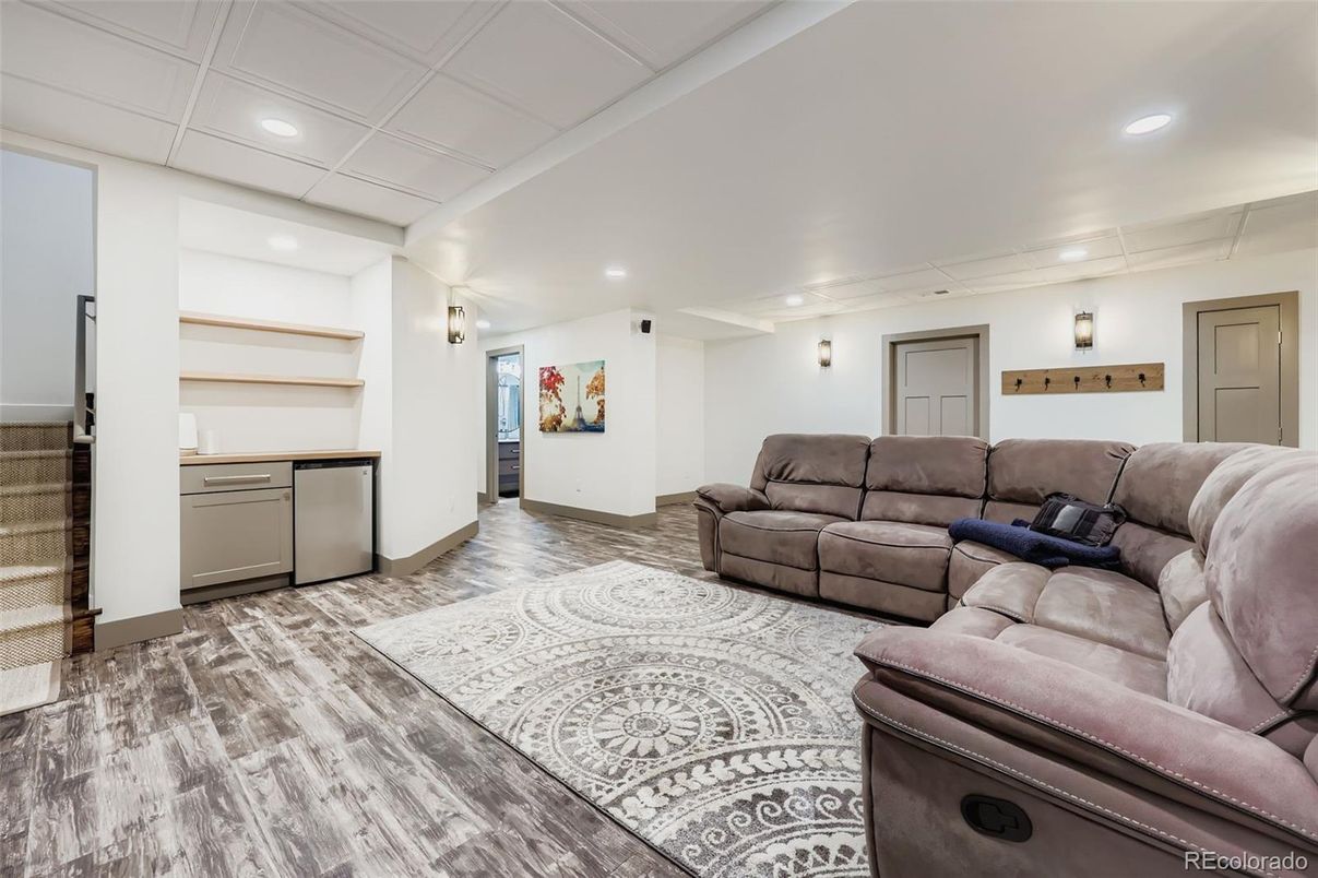 Interior, Living room, Recessed Lighting, Wood Texture Flooring