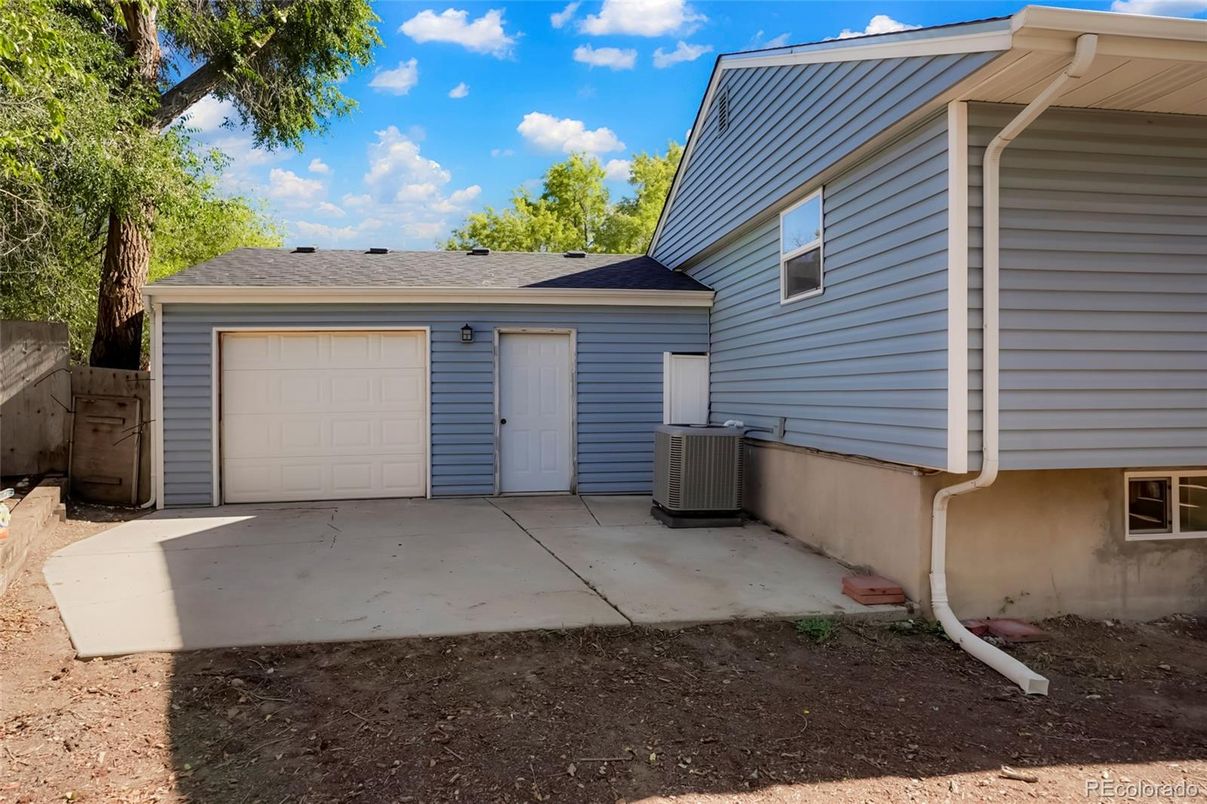 Detached Garage, Exterior