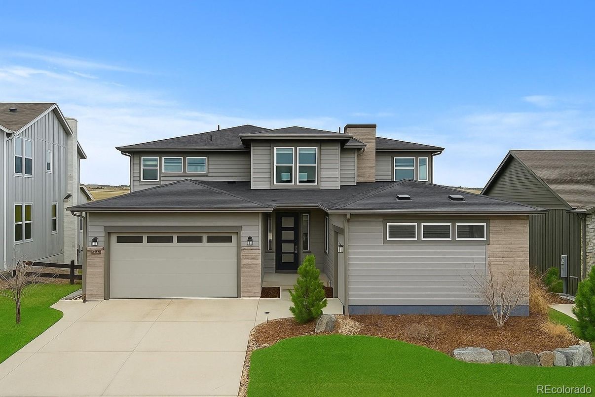 Attached, Exterior, Facade, American Craftsman