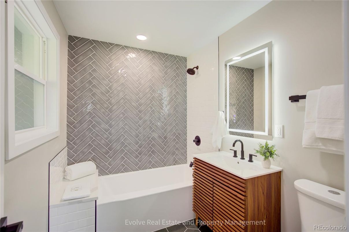 Bathroom, Interior, Recessed Lighting