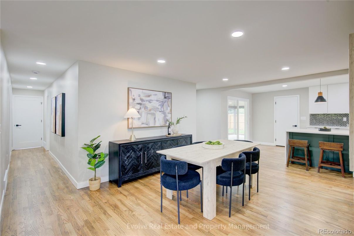 Dining room, Interior, Kitchen, Pendant Lights, Recessed Lighting, Wood Texture Flooring