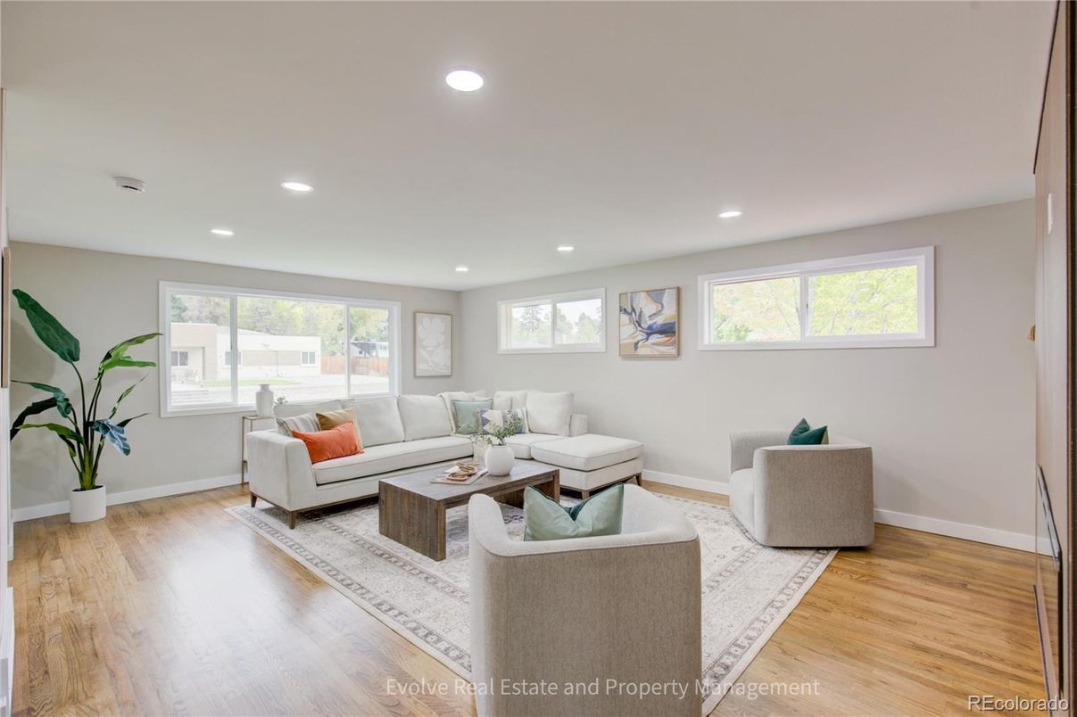 Interior, Living room, Recessed Lighting, Wood Texture Flooring