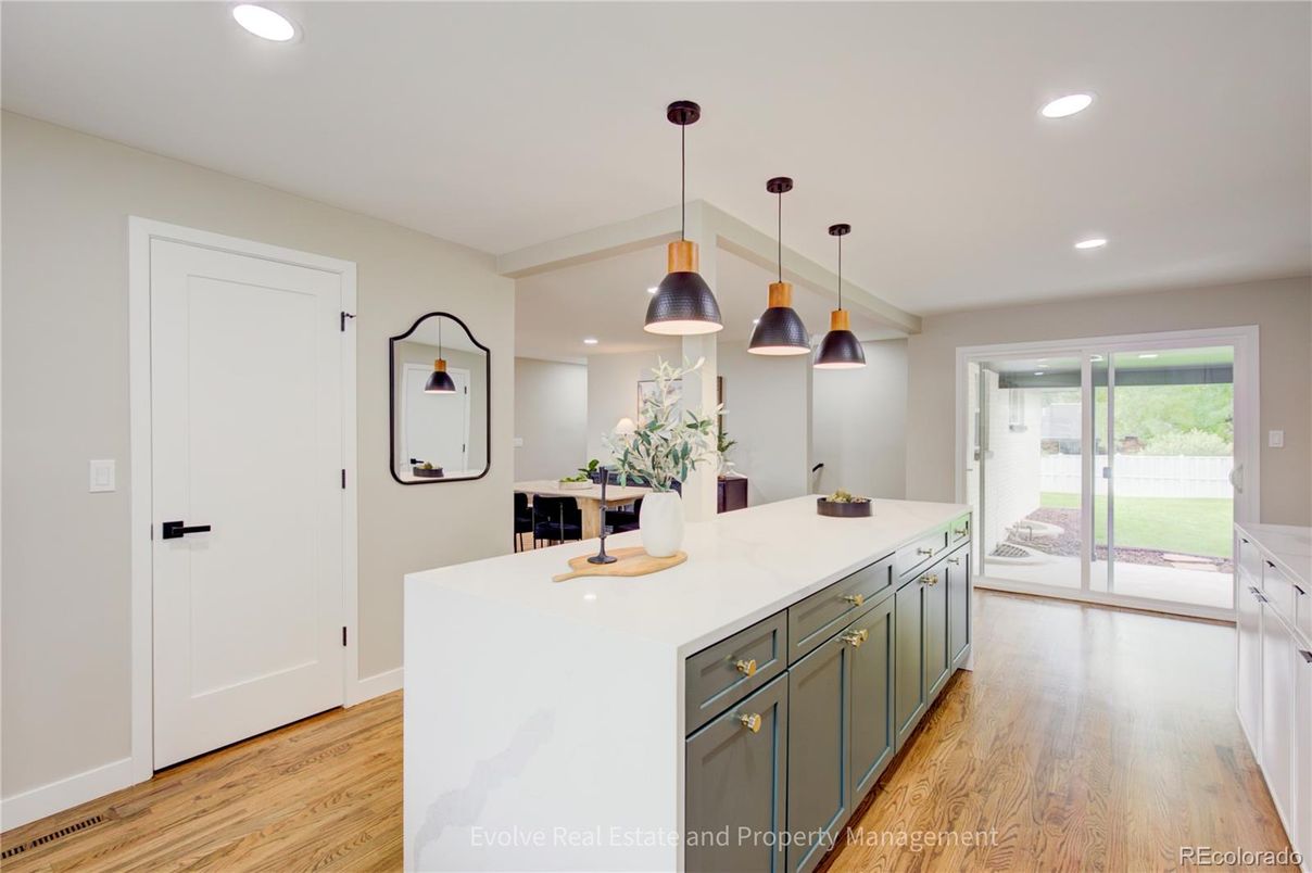 Interior, Pendant Lights, Recessed Lighting, Wood Texture Flooring