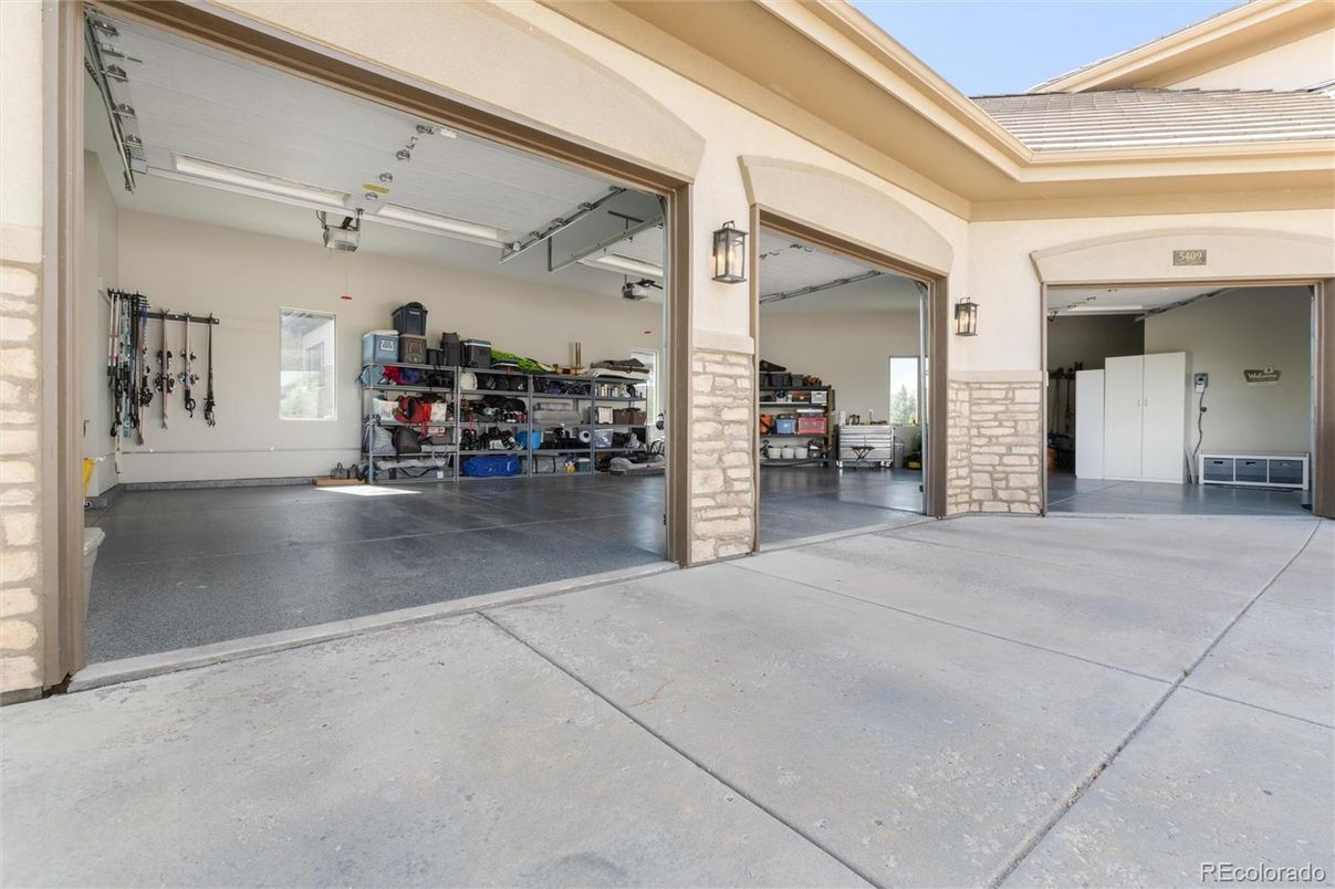 Garage, Interior