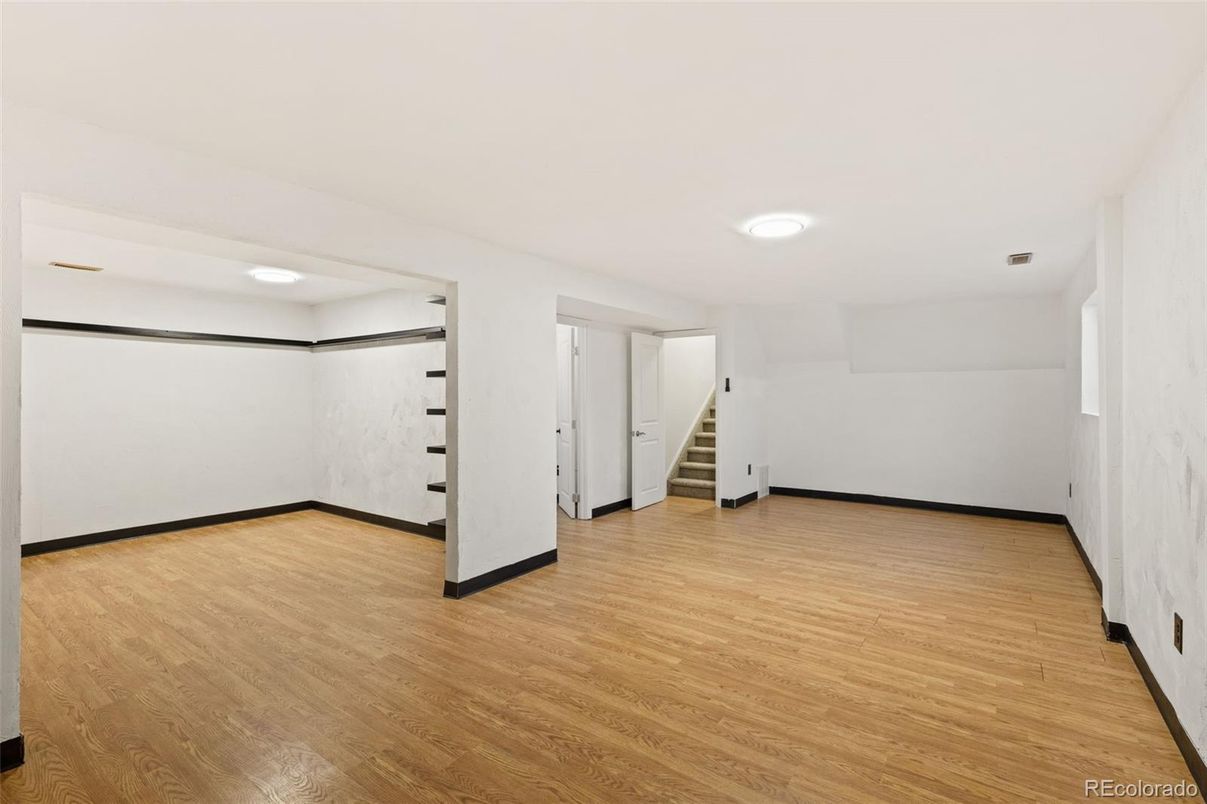 Empty room, Interior, Recessed Lighting, Wood Texture Flooring