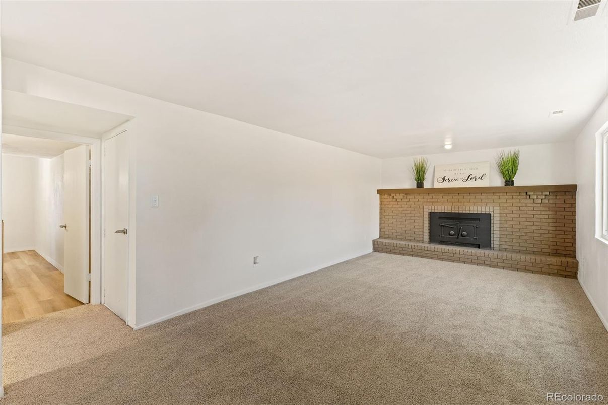 Empty room, Fireplace, Interior
