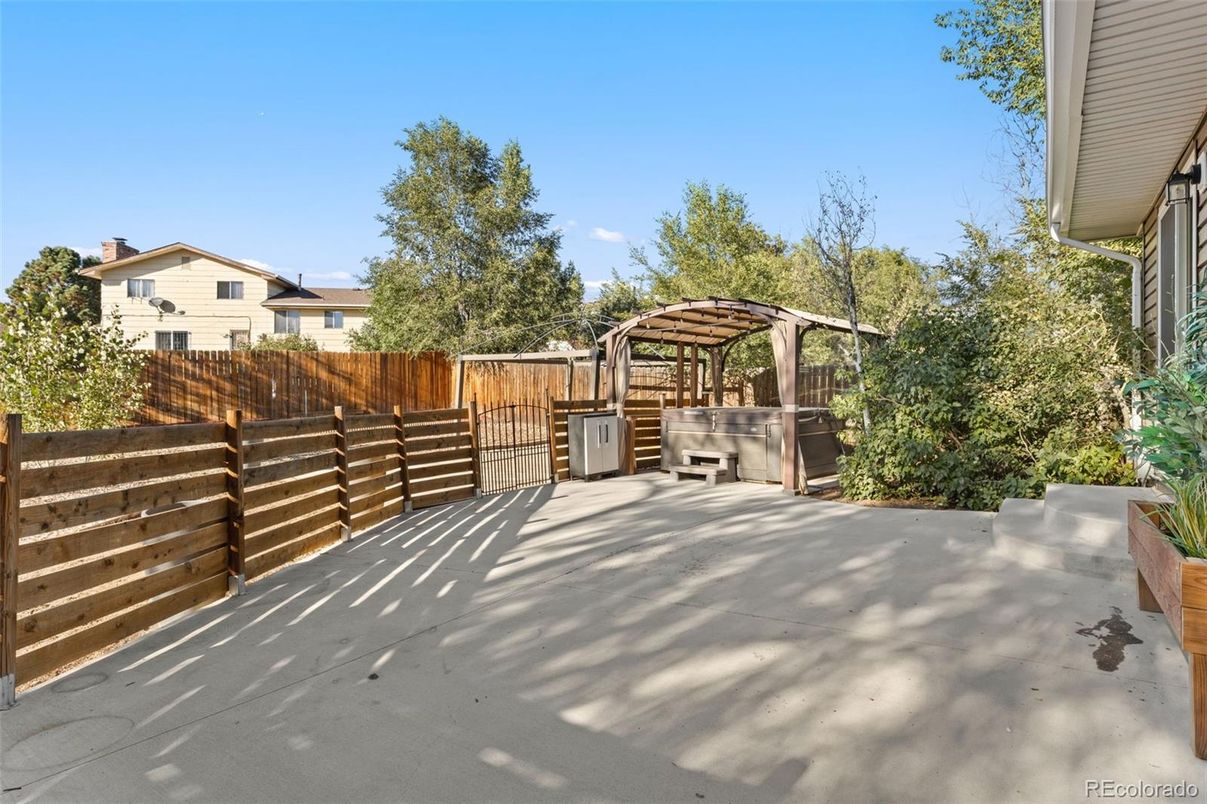 Exterior, Hot Tub